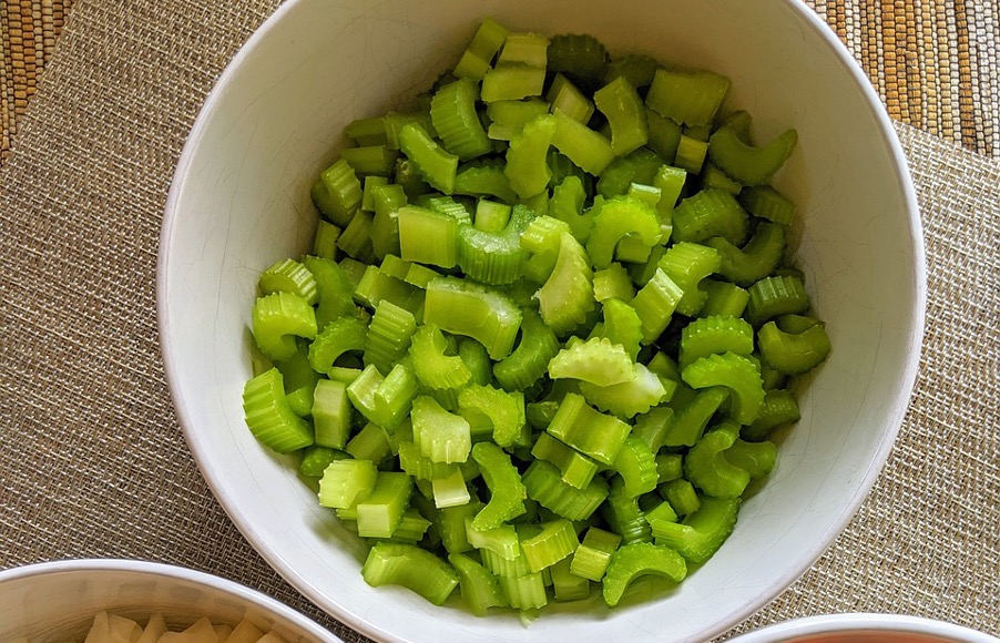 Freeze and preserve celery stalks